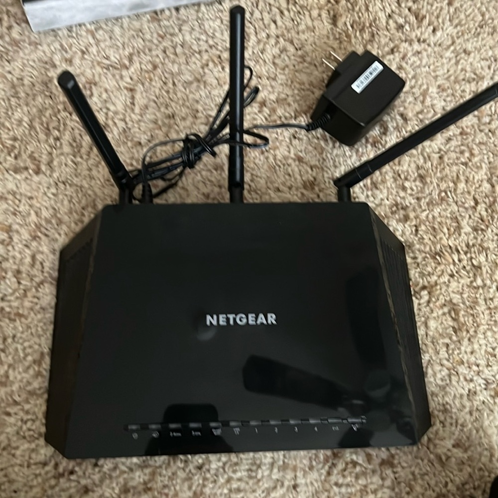 NETGEAR Nighthawk Smart Wi-Fi Router, R6700 - AC1750